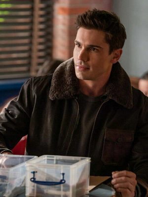 Roswell, New Mexico S03 Tanner Novlan Shearling Leather Jacket